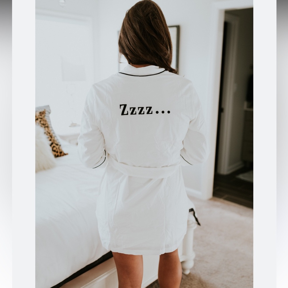 Kate Spade New York White Embroidered “Zzzz” Robe BNWT Size M Bridal Gift